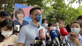 蔣萬安市場拜票。（記者鄭佩玟攝影）