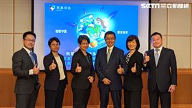 凱基投信推出首檔橫跨退休前後資金規劃的多重資產策略─凱基未來樂活多重資產基金。圖左至右為凱基投信投資策略部協理翁毓傑、凱基未來樂活多重資產基金經理人李怡勳、副董事長張慈恩、董事長丁紹曾、客戶經營處暨營運管理處資深副總吳麗真、新事業發展處副總經理穆正雍出席記者會。（圖／記者戴玉翔攝影）