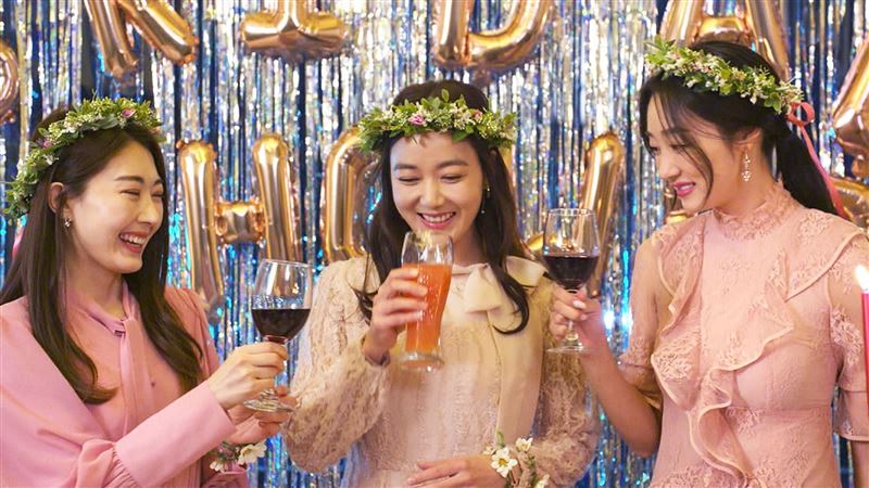 女星遭閨密背叛！慘淋雨遭土活埋
