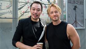 法比歐（右）出演時尚設計師Alex（左）電影。（圖／Alexander King Chen 提供）