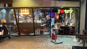新莊區一間燒烤店發生爆炸。（圖／翻攝畫面）