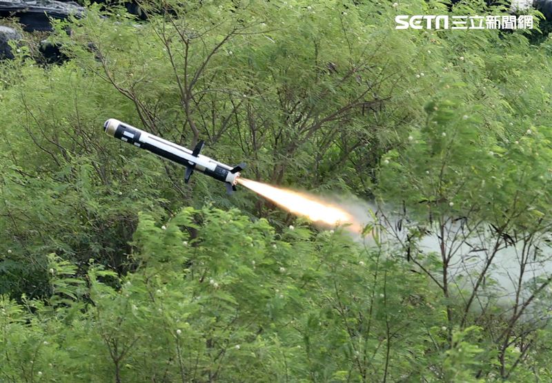 裝甲564旅三軍聯合作戰日攻測考實施標槍飛彈射擊。（記者邱榮吉/攝影）