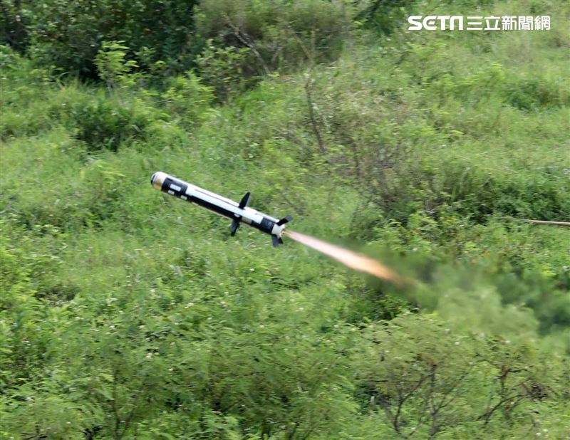 裝甲564旅三軍聯合作戰日攻測考實施標槍飛彈射擊。（記者邱榮吉/攝影）
