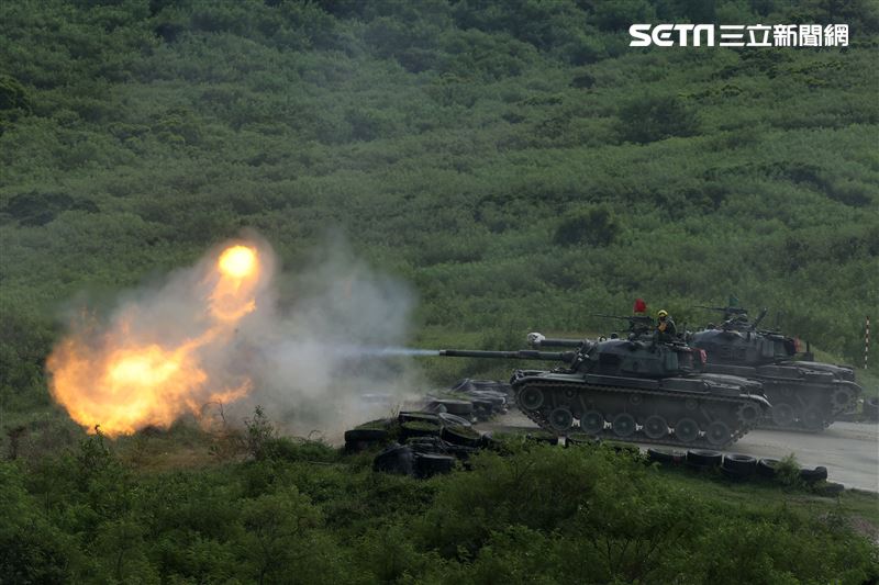 裝甲564旅三軍聯合作戰日攻測考，CM11戰車實施火砲射擊。（記者邱榮吉/攝影）