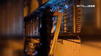 老公睡著！婦被鎖陽台　所長爬梯救援