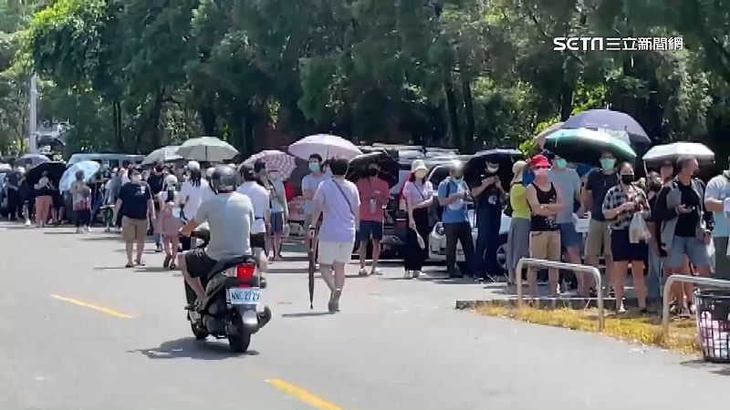 琉璃錢母項鍊換熱血　紫南宮大排長龍