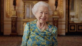 英國女王「登基70周年宣傳影片」,柏靈頓熊。（圖／翻攝自The Royal Family YouTube）