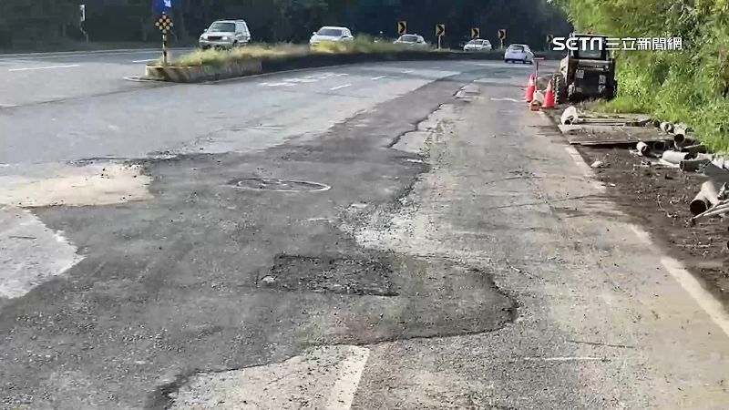 連假墾丁湧人潮　百里種樹路爛遊客怨