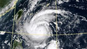 「梅花」颱風預估今下半天將轉中颱。（圖／翻攝自氣象局）