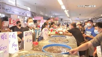 為燒肉大戰備料！饕客梧棲搶買漁獲