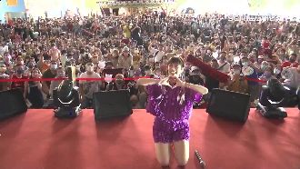 南部樂園連假湧人潮　徐懷鈺現身飆唱