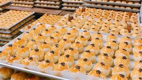 經典27層酥皮！台中超夯蛋黃酥搶空(圖/翻攝畫面)