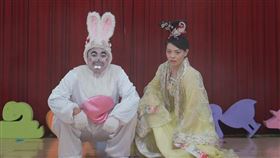 高虹安中秋節應景扮嫦娥(圖/翻攝自高虹安臉書)