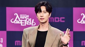 《現在開始是Showtime！》朴海鎮飾演車次雄。（圖／friDay影音提供）