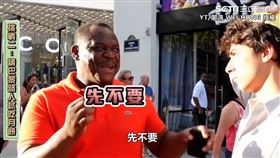 ▲闈鴻在中秋節時到法國街頭推廣月餅。（圖／闈鴻 WEI HONG 授權）