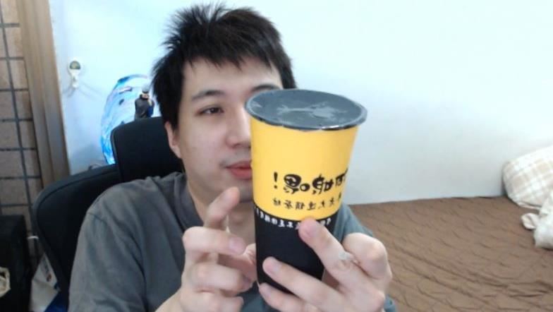 獨／粉絲給6千5　要他每天喝廖老大