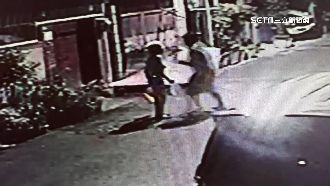 不滿塑膠桶佔位　壯男竟推倒83歲嬤