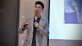 主播賴正鎧分享魯蛇友中秋節拜月老經過。（圖／賴正鎧臉書）