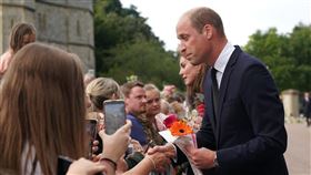 威廉王儲與繼母間的關係升溫。（示意圖／翻攝自The Royal Family臉書）