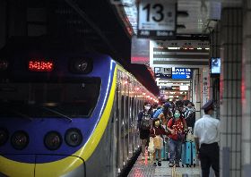 中秋連假最後一天　北車迎收假人潮（3