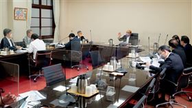 行政院長蘇貞昌今（12）日召開擴大防疫會議。（圖／行政院提供)