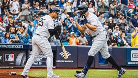 ▲托瑞斯（Gleyber Torres）、史坦頓（Giancarlo Stanton）本戰皆有全壘打貢獻，幫助洋基大勝光芒。（圖／翻攝自洋基推特）
