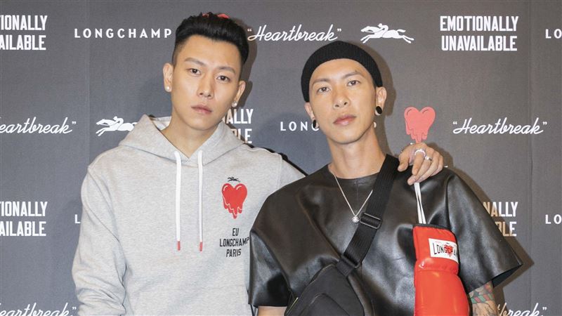 瘦子當爸！「大伯」小春送這大禮超爽