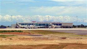 位於斯里蘭卡的拉賈帕克薩機場建造時獲中國2億美元貸款，但機場門可羅雀，甚至一度連電費都付不起。（圖／翻攝自維基共享資源；作者Adbar，CC BY-SA 3.0）
