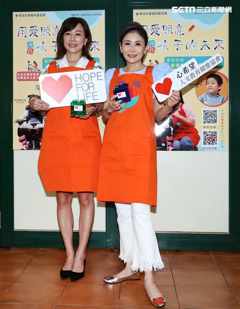 路永佳、曲艾玲出席愛心小積木堆積馬拉松捐贈活動開跑，製作精力湯。（記者邱榮吉/攝影）