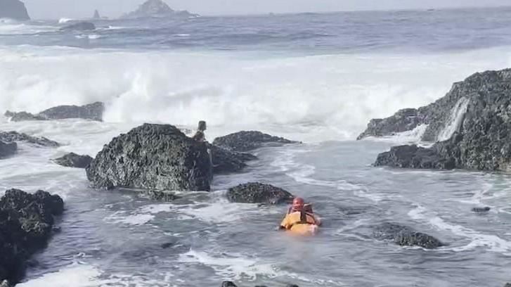 綠島2女遊客觀浪落海　1海巡救援傷