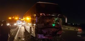 ▲中山高麻豆段晚間發生3車追撞意外。（圖／翻攝畫面）