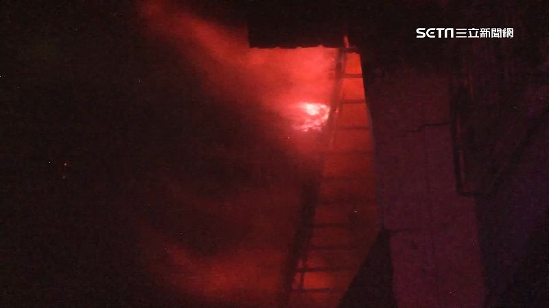 頂樓加蓋陷火海　網友：煙大眼睛刺痛