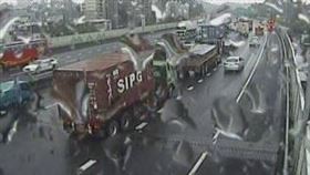 今日國道3號發生追撞事故，路線呈現紫爆狀態。（圖／翻攝自1968）