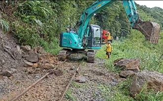 梅花豪雨土石崩　台鐵5車站路線不通