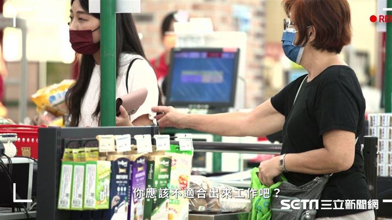 她飆罵：怎會請自閉症？路人舉動催淚
