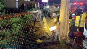 柏美車庫,車行,M3,自撞（圖／翻攝畫面）