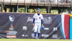 U18世界盃棒球賽台灣勝墨西哥  邱鑫表現佳U18世界盃棒球賽台灣隊擊敗墨西哥拿下預賽3連勝，擔任開路先鋒的邱鑫單場敲2安、包括1支二壘打，貢獻1分打點，還有2次盜壘成功，維持不錯表現。（中華民國棒球協會提供）中央社記者謝靜雯傳真  111年9月13日