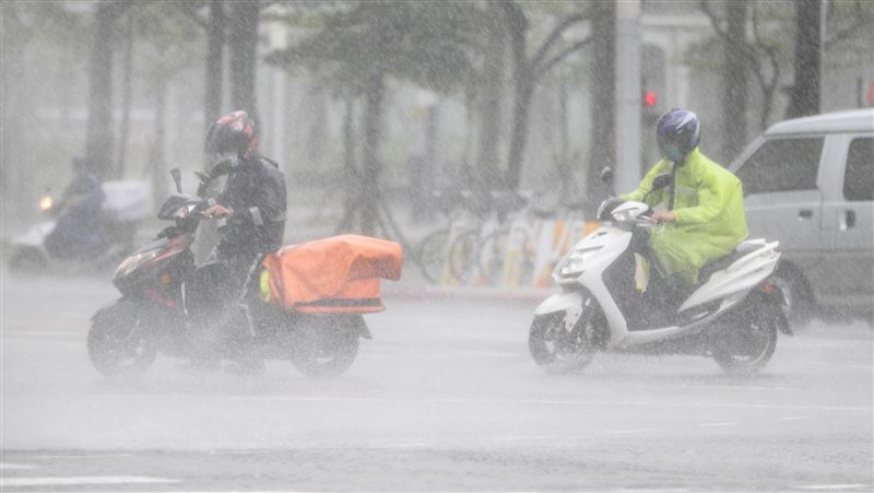 新／梅花颱風仍影響！8縣市大雨特報
