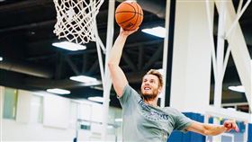 ▲萊曼（Jake Layman）和塞爾提克簽下訓練營合約。（圖／翻攝自萊曼推特）