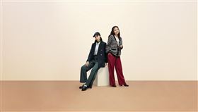 GU推出早秋必備單品「PULL ON PANTS美型輕便褲」系列，同時亮相全新代言人陣容，由中條彩未搭檔今田美櫻，展現各具風格的時尚玩「褲」穿搭。（圖／品牌提供）
