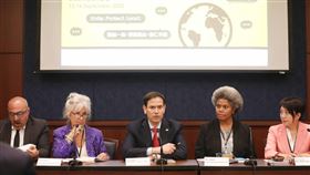 對華政策跨國議會聯盟峰會  聚焦台灣議題美國聯邦參議員盧比歐（中）13日主持「對華政策跨國議會聯盟」（IPAC）年度峰會記者會，台灣立法委員范雲（右1）受邀出席。中央社記者徐薇婷華盛頓攝  111年9月14日