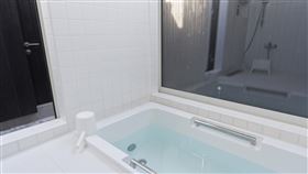 浴室 浴缸https://www.flickr.com/photos/bakokojp/6804815954/in/photolist-bnjsH1-HX31vV-KH6PKM-2ZEA-axqns-5r88NU-2jvQHFz-9bMpCL-bAezPB-7VZLUy-nFxt68-bAezZB-HNAWkq-HNASEQ-72ost6-72sst3-5uMRSG-2MvBQ-ao4KC-5uu