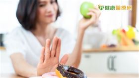 有規律地將居家血糖檢測結果紀錄下來，在每次回診時提供醫師參考，可以讓醫師更了解血糖波動情形，有助於治療策略的討論與改善。