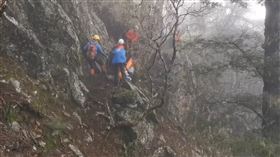 台中和平區池有山，三岔營地，陳伯均法官，失足墜落，70米峭壁 (圖／台中市消防局提供)