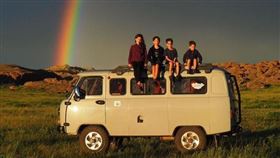 3孩罹罕見眼疾視力逐漸喪失　爸媽「趕在失明前」帶全家環遊世界
（圖／Plein Leurs Yeux授權提供）