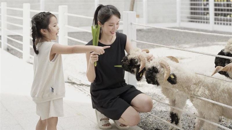 宜蘭絕美咖啡廳　還有超萌笑笑羊陪吃