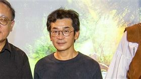 大合照(左3起范逸臣、史哲副市長、魏德聖、臨演、王文翠局長、黃晧傑館長)。（圖／高雄市政府提供）