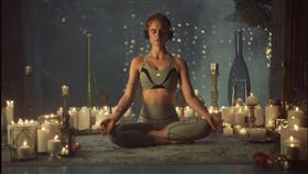 adidas首款光能運動耳機在台上市，80小時續航力、室內燈下也能充電。（圖／品牌提供）