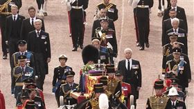 伊麗莎白二世　移靈https://www.facebook.com/photo?fbid=640130594338030&set=pcb.640130694338020