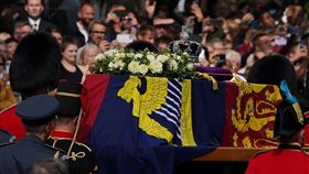 伊麗莎白二世　移靈https://www.facebook.com/photo?fbid=640130594338030&set=pcb.640130694338020